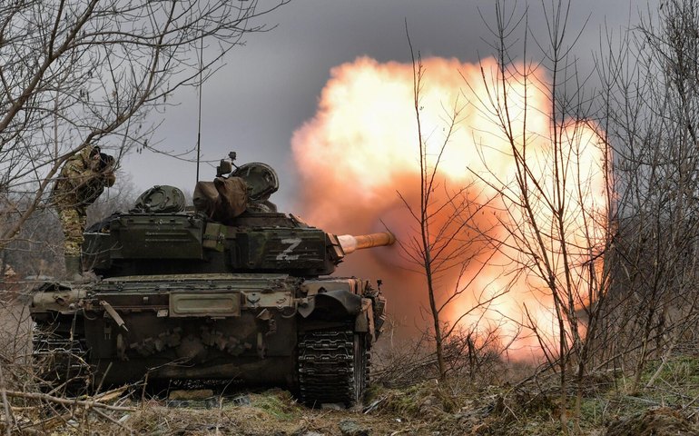 Tanque russo T-72 aniquila mercenários georgianos armados com bestas e arcos, diz militar russo