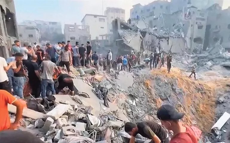 Carroça, ambulância e crianças: Imagens mostram momento em que estrangeiros deixam Gaza pela 1ª vez; veja