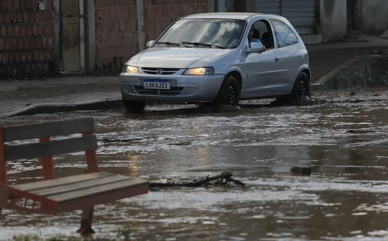 Chuva na Baixada Fluminense: homem de 46 anos está desaparecido