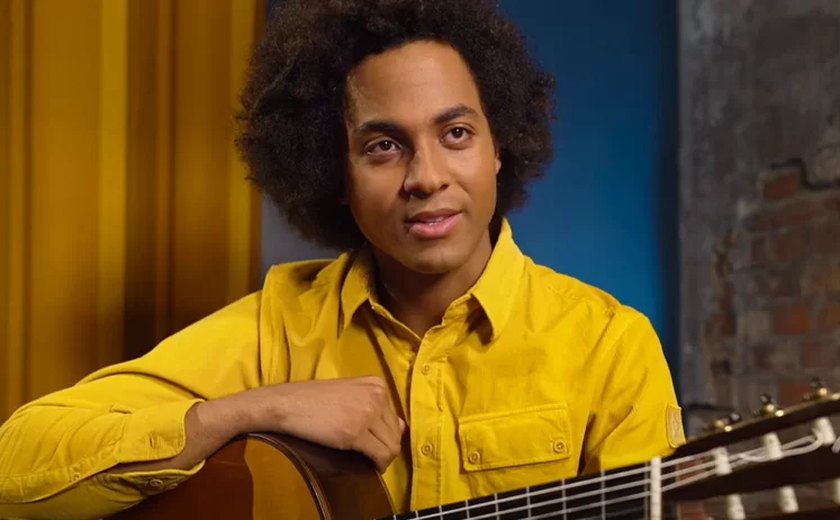 Plínio Fernandes, o violonista brasileiro que conquistou a liderança da Billboard