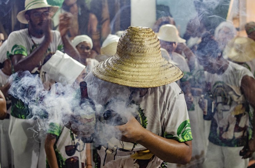 Exposição “Encruzilhada” propõe olhar sensível sobre entidades das religiões de matriz africana