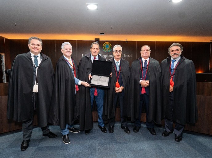 Desembargador eleitoral Sóstenes Alex de Andrade participa  da última sessão presencial no TRE/AL