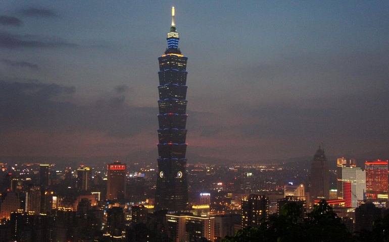 Vendas de armas dos EUA para Taiwan prejudicam relações China-EUA e ameaçam a paz, diz MRE chinês