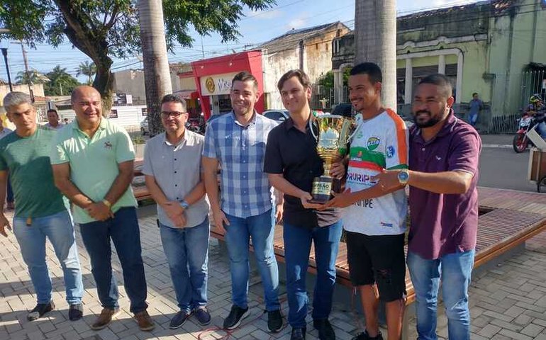 Delegação da Associação Atlética Coruripe que conquistou o título Alagoano da Série B, é recebida pelo prefeito Marcelo Beltrão