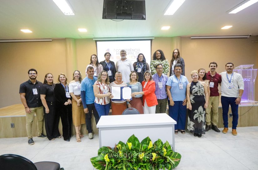 Prefeita Tia Júlia e secretária municipal de Saúde prestigiam 11ª Conferência do Conselho Municipal de Saúde e posse de novos delegados