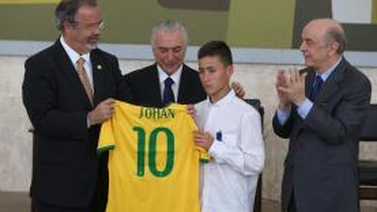 “Anjo da Chape” e colombianos são homenageados por solidariedade em tragédia
