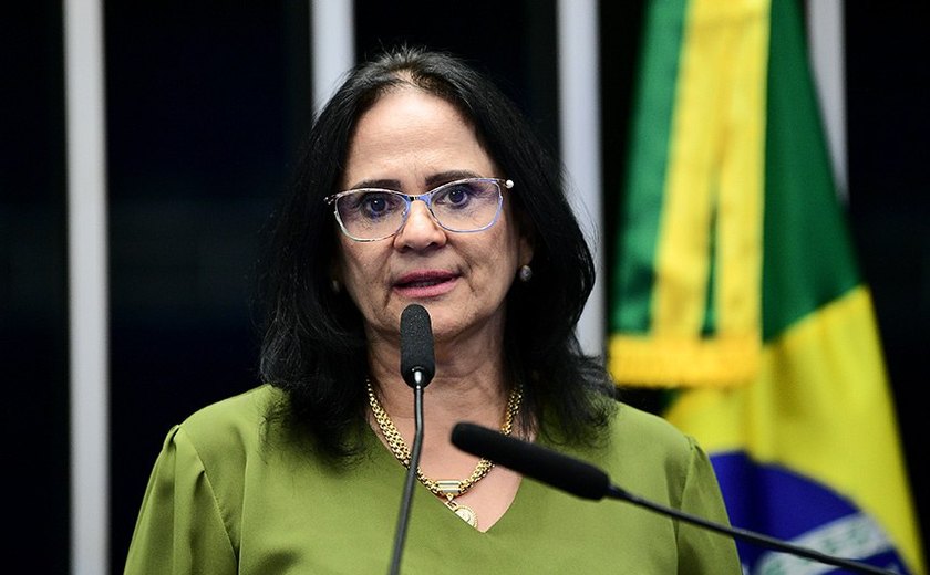 Damares celebra Lei Maria da Penha e pede 'pacto nacional pelas meninas'