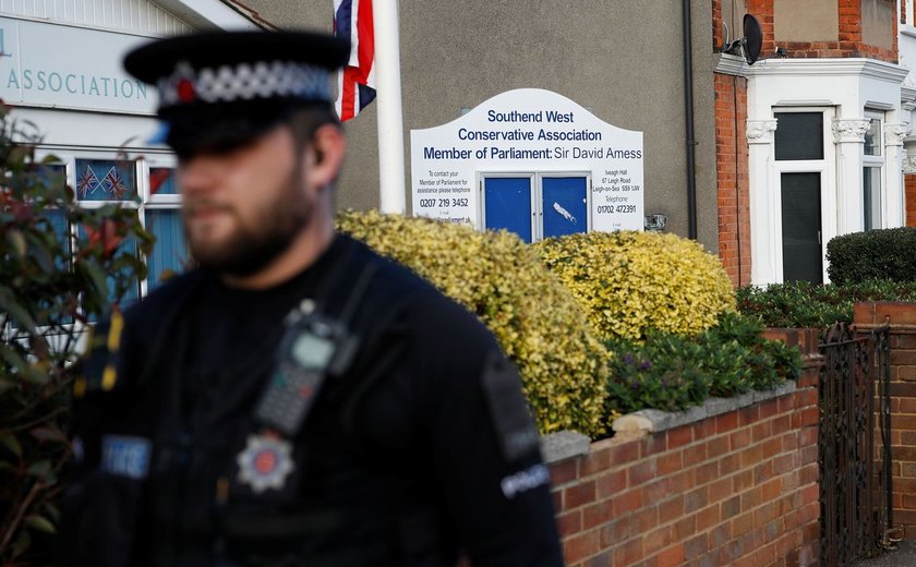 Parlamentar britânico é morto a facadas em igreja, no leste de Londres