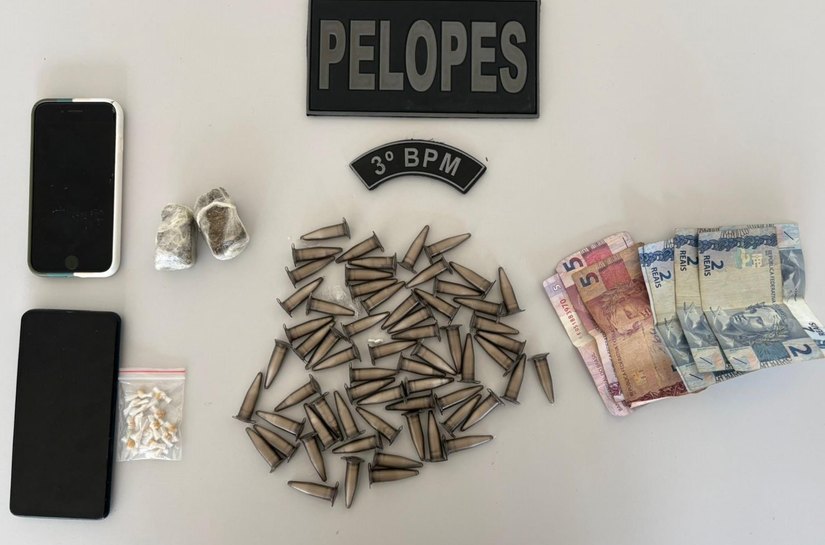 Polícia Militar apreende entorpecentes e captura foragido da Justiça em Arapiraca