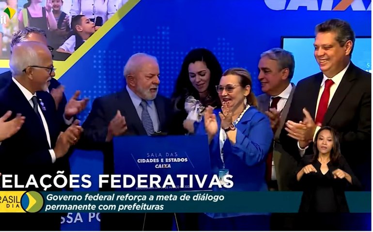 Lula dá posse à nova diretoria da Frente Nacional de Prefeitos