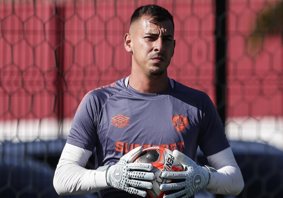Fluminense renova contrato do goleiro Vitor Eudes, reserva de Fábio, até 2027