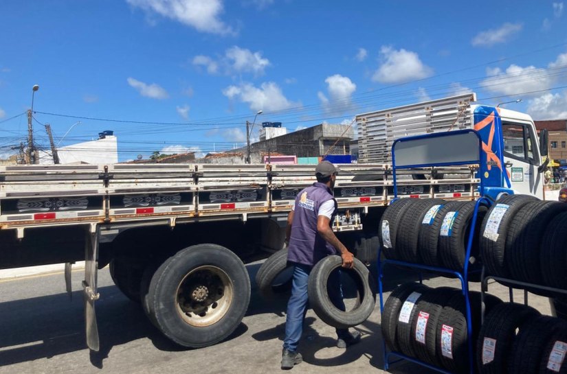 Vigilância Sanitária realiza ação de recolhimento de pneus em diversos bairros da capital