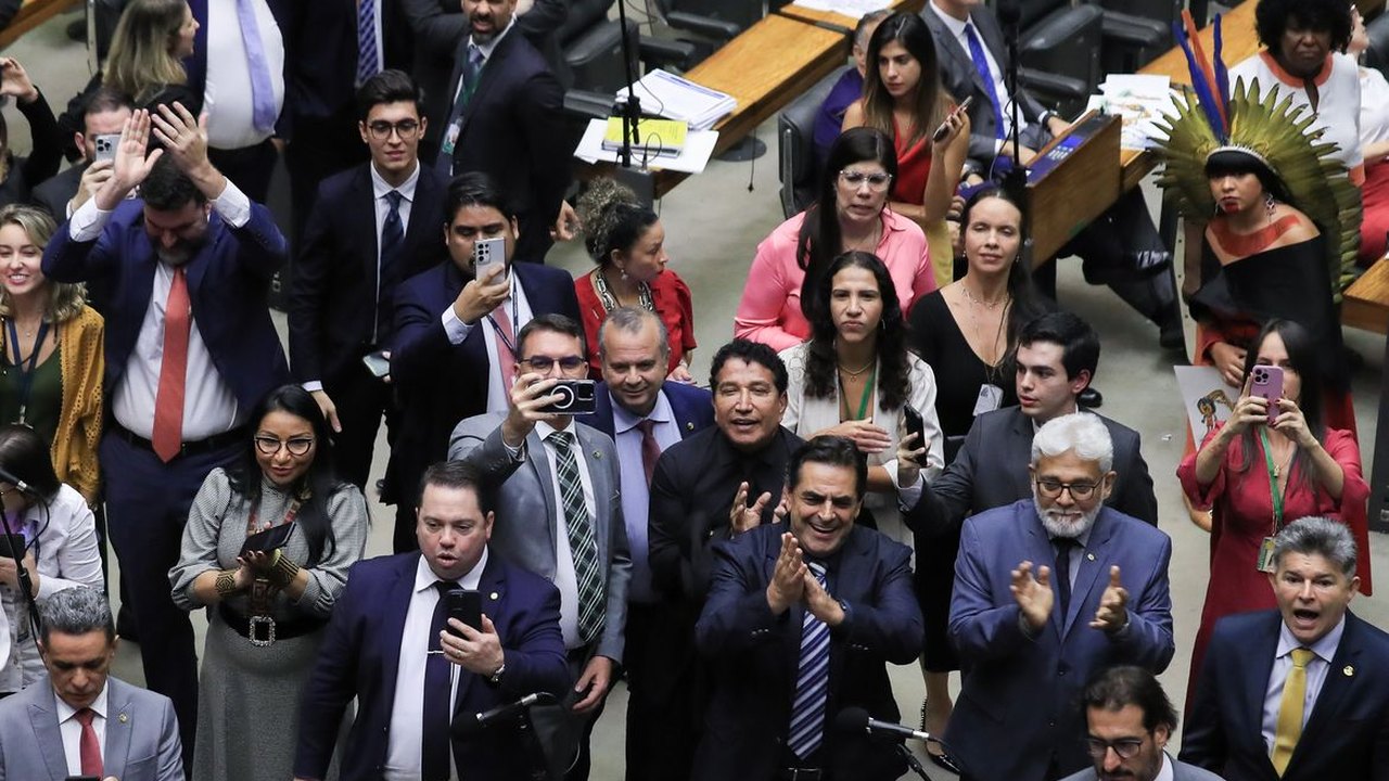 Câmara aprova decreto que reduz exigências para armas de fogo