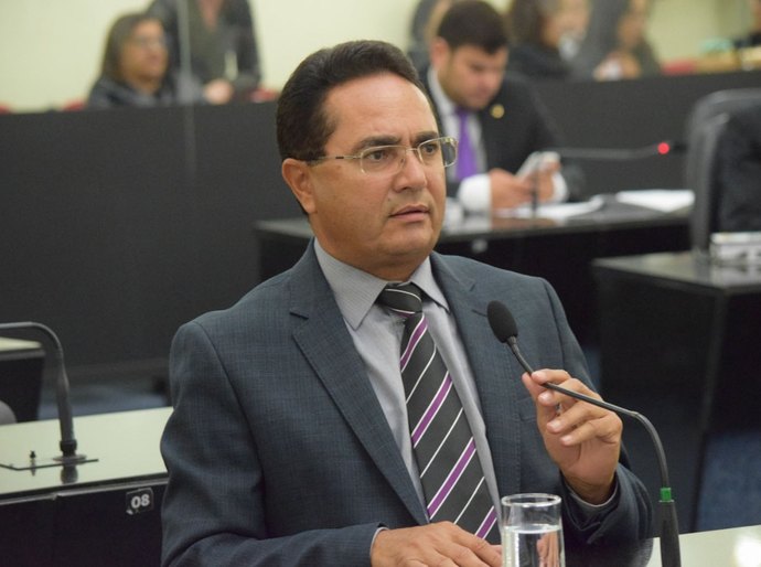 Parlamentares analisam e mantêm vetos do Executivo