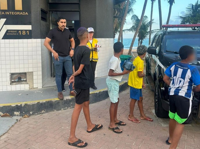 Equipe social do Ronda no Bairro presta apoio em caso de afogamento de adolescentes na Jatiúca