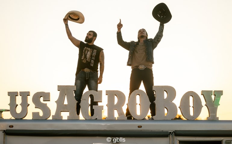 Us Agroboy lança projeto audiovisual 'Respeita a Roça' e consolida identidade agro-urbana no cenário musical