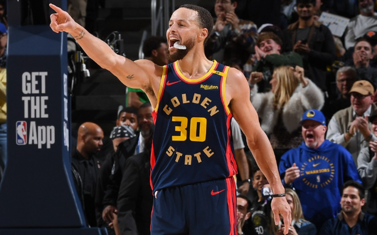 Curry lidera Warriors contra os Knicks e Kerr se torna o técnico mais vitorioso da franquia