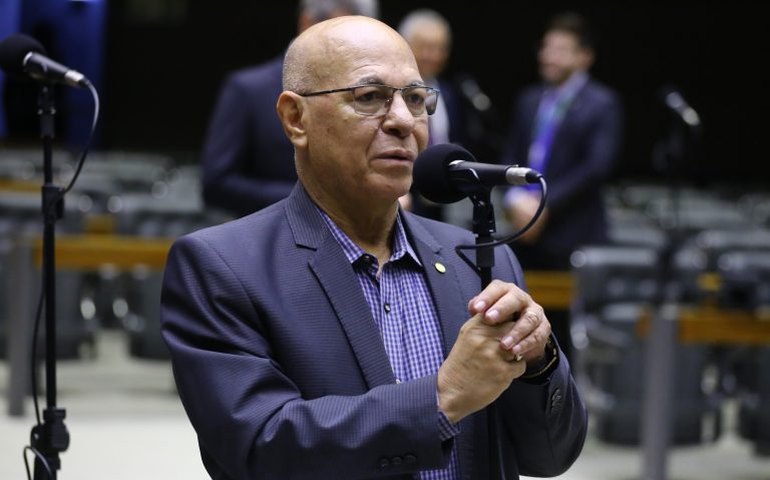 Comissão aprova medidas para melhorar relações escolares