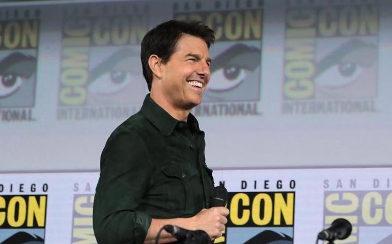 Tom Cruise se pendura em avião durante filmagens de novo 'Missão: Impossível'