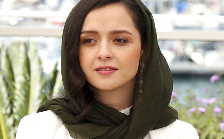 Uma das cineastas mais premiadas do Irã é indiciada por aparecer em público sem o véu