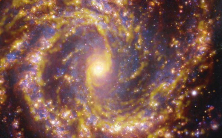 Astrônomos detectam exoplaneta em formação 'esculpindo' espiral em disco protoplanetário (FOTOS)