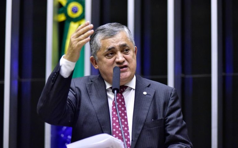 Minirreforma eleitoral e socorro aos municípios estão entre as pautas da semana, diz líder do governo