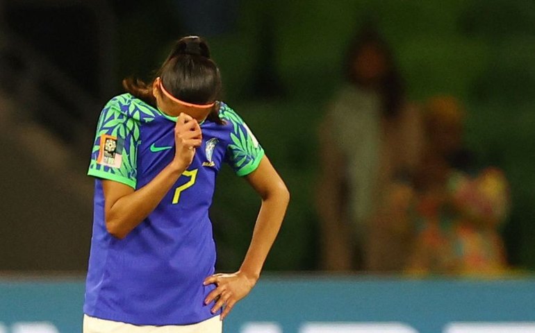 Sem inspiração, Brasil fica no 0 a 0 contra Jamaica e dá adeus à Copa