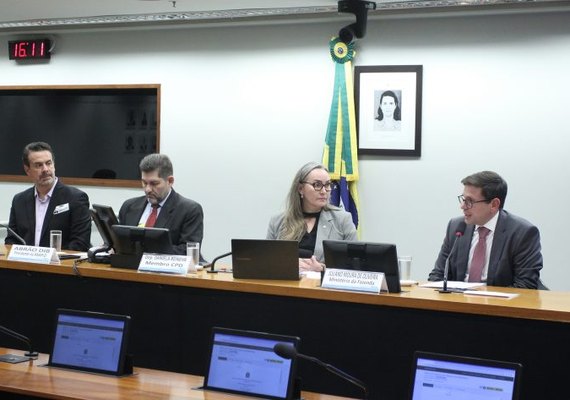 Debatedores divergem sobre efeitos da reforma tributária na compra de veículo por pessoa com deficiência