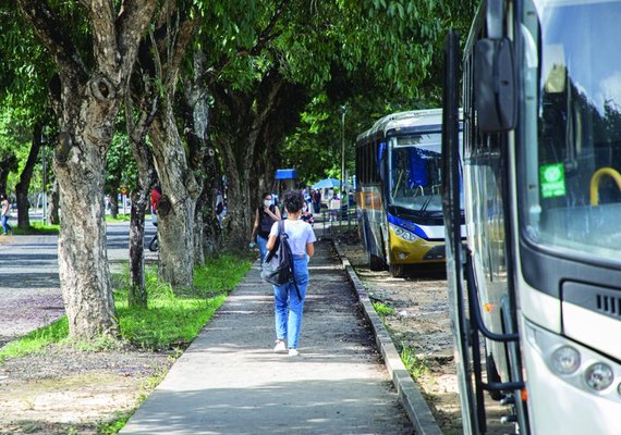 Chuvas intensas levam Defesa Civil a recomendar suspensão de transporte universitário em Alagoas