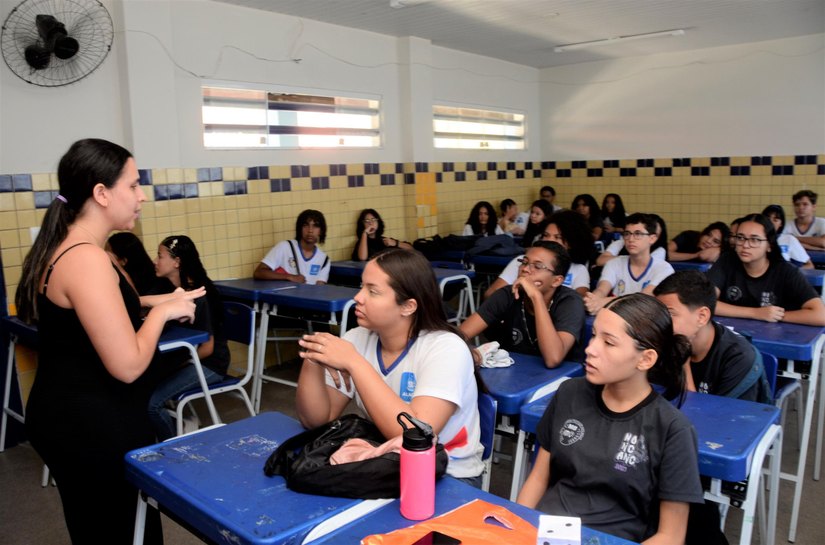 Sesau promove ação educativa sobre prevenção do vírus HIV para alunos da rede estadual de Educação
