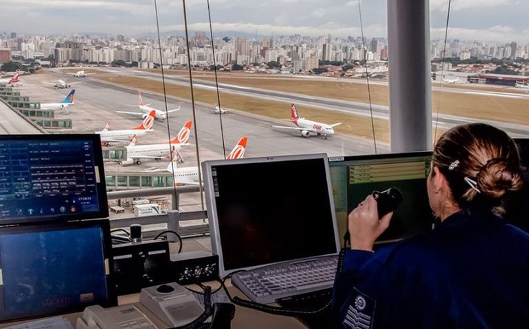 Comissão debate condições de trabalho dos profissionais de controle de tráfego aéreo