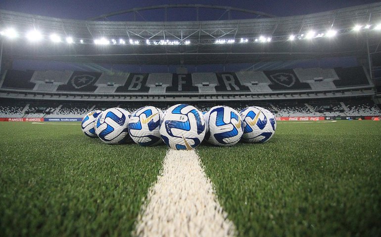 Jogadores fazem campanha nas redes sociais contra gramados sintéticos