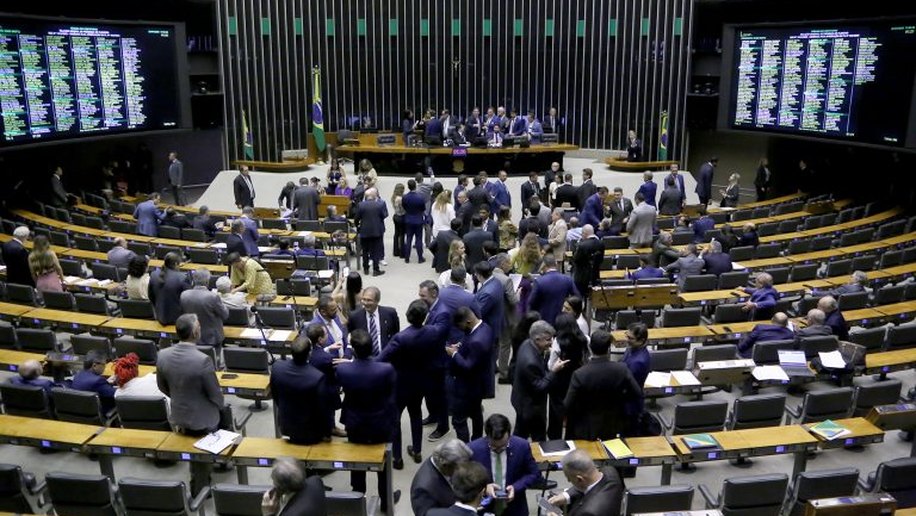Câmara pode votar nesta segunda-feira projeto que facilita combate a incêndios florestais