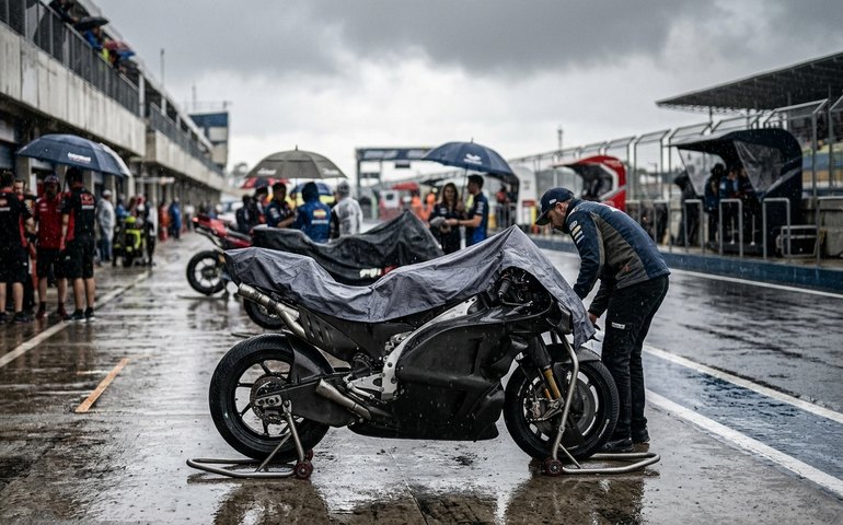 Chuvas intensas atrasam treinos livres da MotoGP em Goiânia