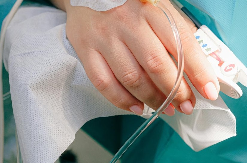 Relatório inédito mostra que descentralização da saúde reduz hospitalizações, melhora desfechos e desafoga sistemas