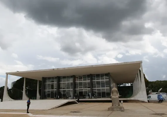 Moraes proíbe militares de usarem farda em interrogatório sobre trama golpista no STF