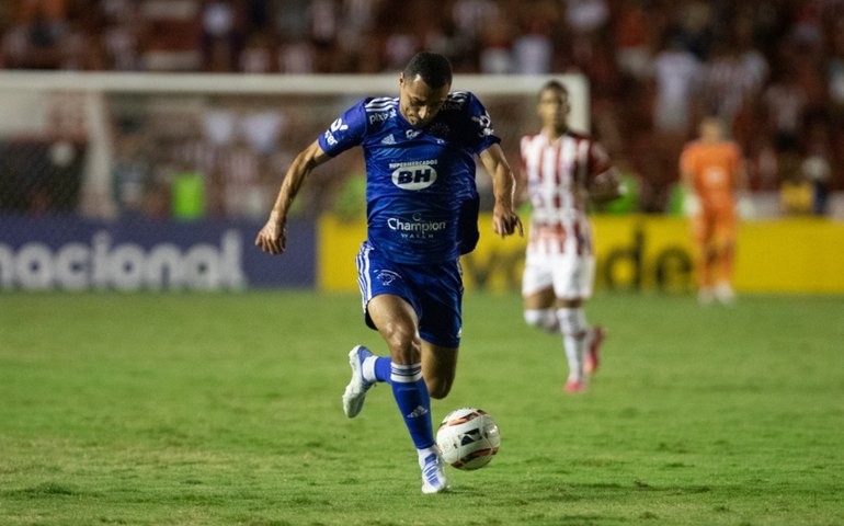 Cruzeiro quebra invencibilidade do Criciúma e dispara na liderança da Série B