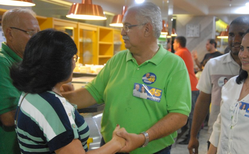 Em campanha Rogério apresenta política de Assistência Social para Arapiraca