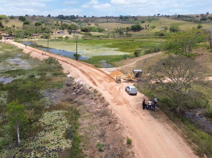 Prefeitura de Penedo conclui recuperação de estrada de acesso ao povoado Marizeiro