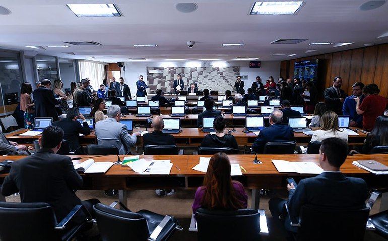 CAE pode votar cota para leite líquido nacional na merenda escolar