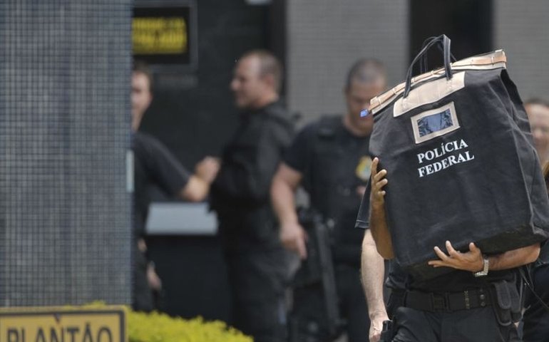 Operação da Polícia Federal mira governador do Tocantins