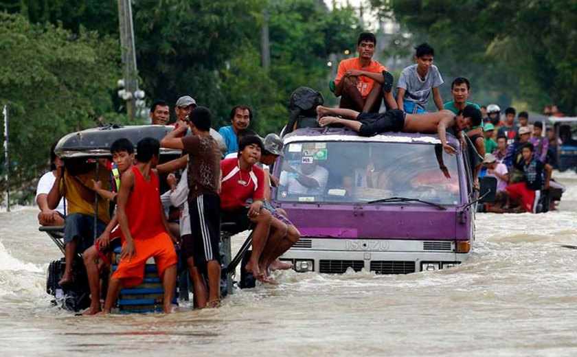 Número de vítimas do tufão Koppu nas Filipinas sobe para 54