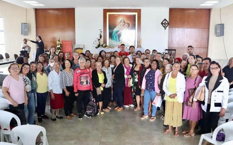 Grupo de Idosos do CRAS de Santana do Mundaú tem dia de lazer e oração em Garanhuns- PE