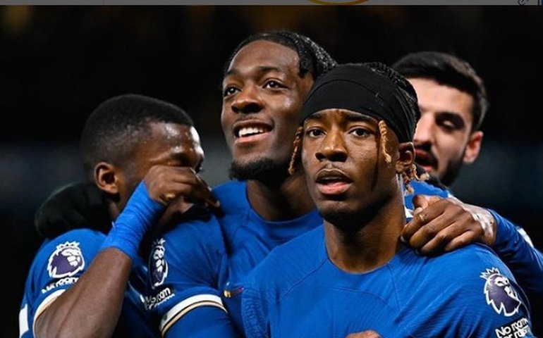 Com pênalti no fim, Chelsea derrota o Crystal Palace por 2 a 1 e se recupera no Inglês