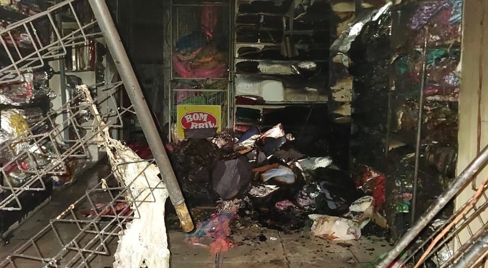 Estabelecimento comercial pega fogo na Zona Sul de Aracaju / Foto: Foto: CBM/SE