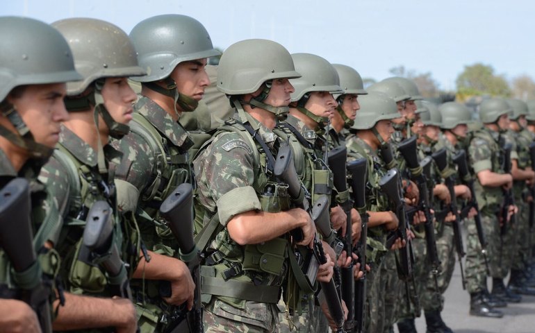 Análise: gastos com benefícios deixam pouca margem para projetos e bloqueios no orçamento da Defesa