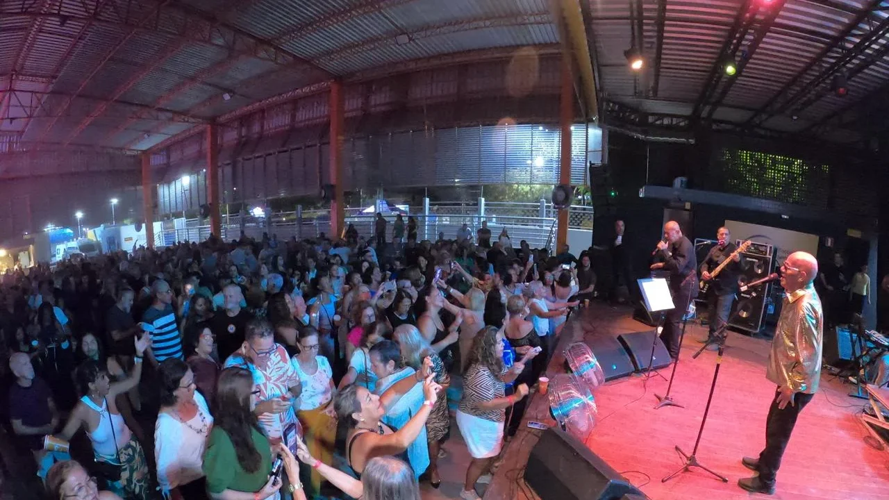 Happy Hour do Sesc reestreia com casa cheia e pista animada