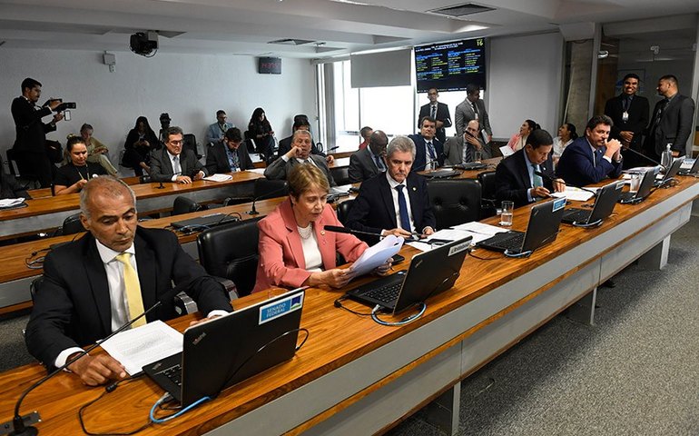 Briga com petistas, agressão a pastor e até cão atropelado: assessor exonerado por tumulto no Senado coleciona polêmicas