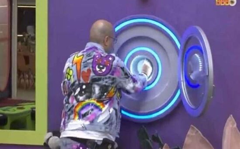 Antes de sair da casa, Tiago Abravanel assumiu não saber jogar o &#8216;BBB 22&#8217;