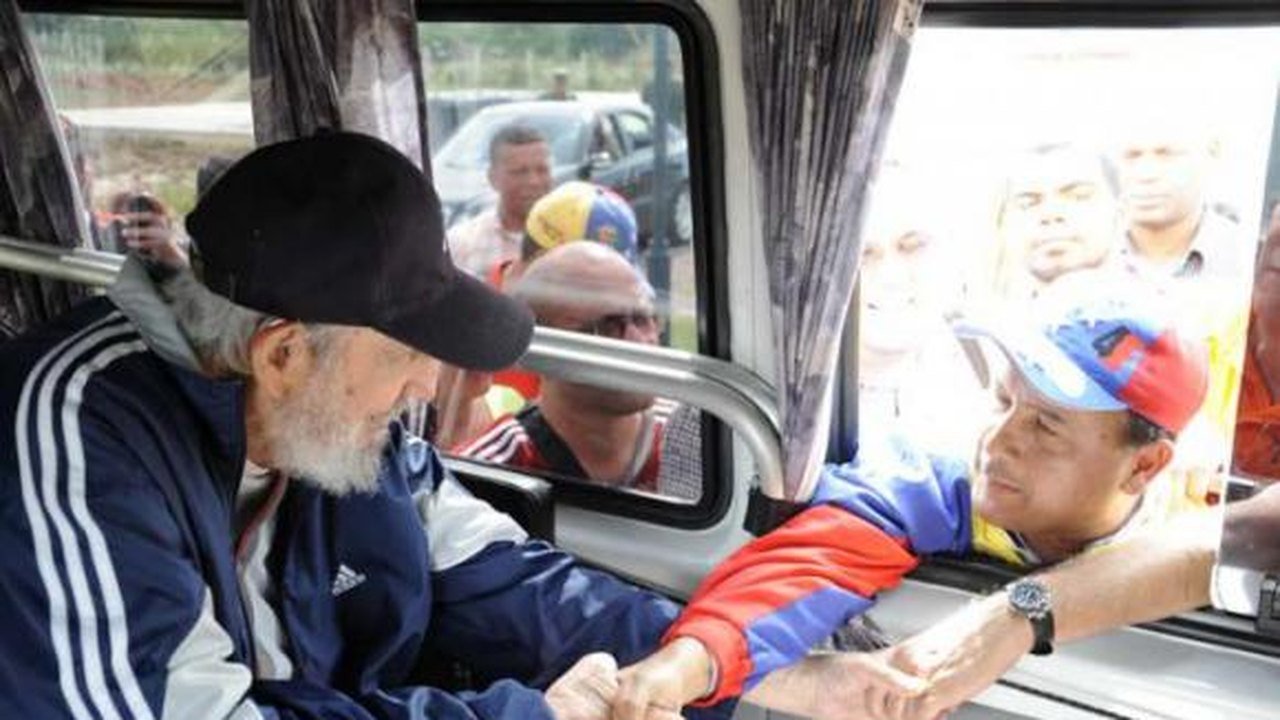 Fidel Castro reaparece em público após 14 meses de reclusão